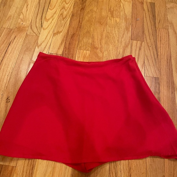 Red skort - Picture 2 of 2